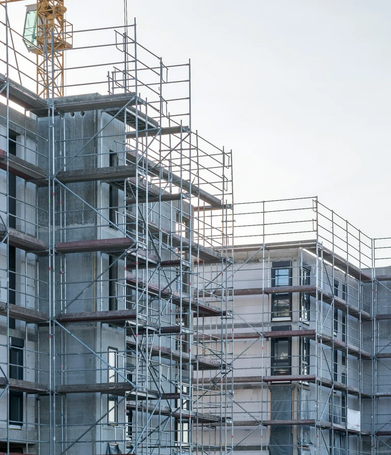rusztowania, budynki mieszkalne