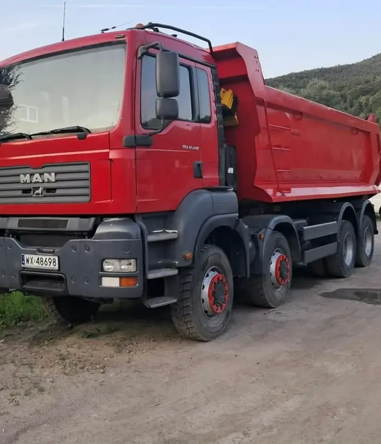 czerwona ciężarówka